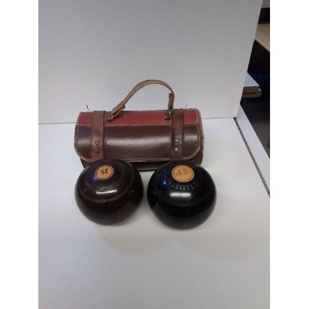 BOULES DE JEU SUR GAZON