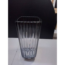 VASE EN VERRE CANNELÉ GRIS FUMÉ *