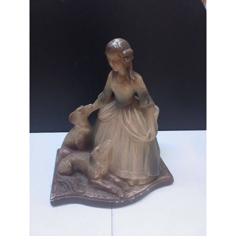 STATUETTE FEMME AU CHIEN 