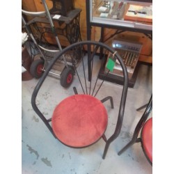 CHAISE RETRO ROUGE ×