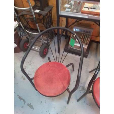 CHAISE RETRO ROUGE ×