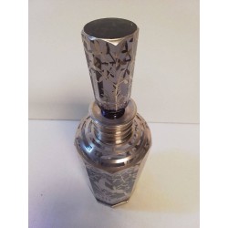 FLACON ANCIEN A MOTIF JAPONISANT EN CRISTAL MAUVE ET ARGENT 800