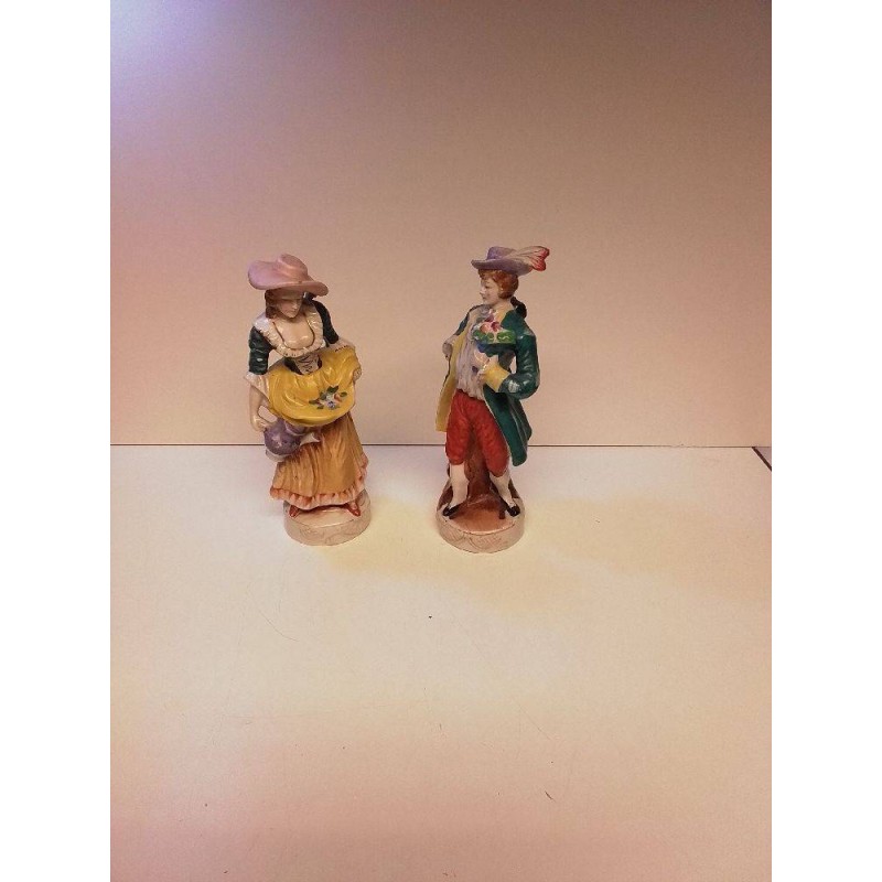 STATUETTE PORCELAINE LA PIECE