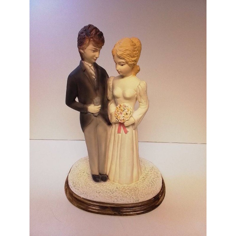 STATUETTE JEUNE COUPLE 