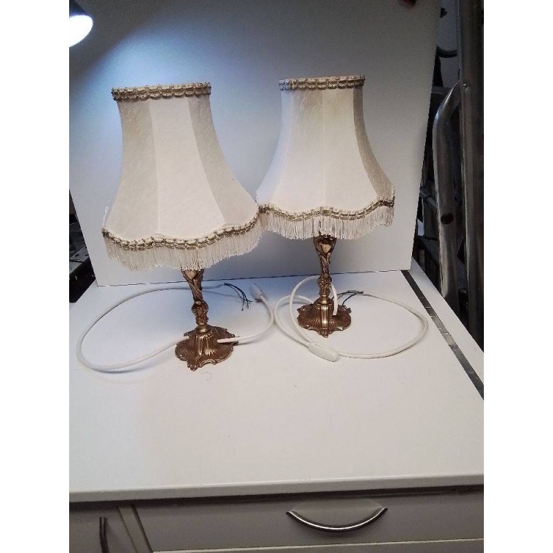 LA,MPE SUR PIED METAL DORE LA PIECE