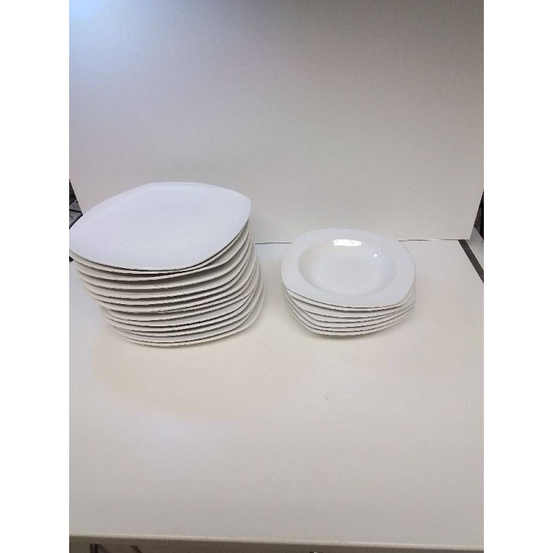 LOT D ASSIETTES BLANCHE BAVARIA 