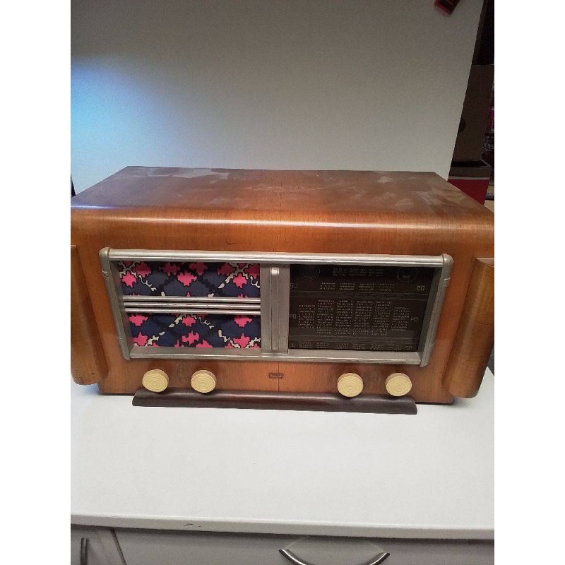 ANCIENNE RADIO EN L\'ÉTAT 