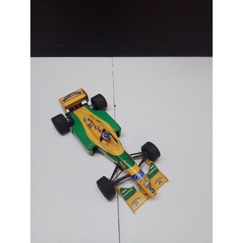 VOITURE DE COURSE BENETON 