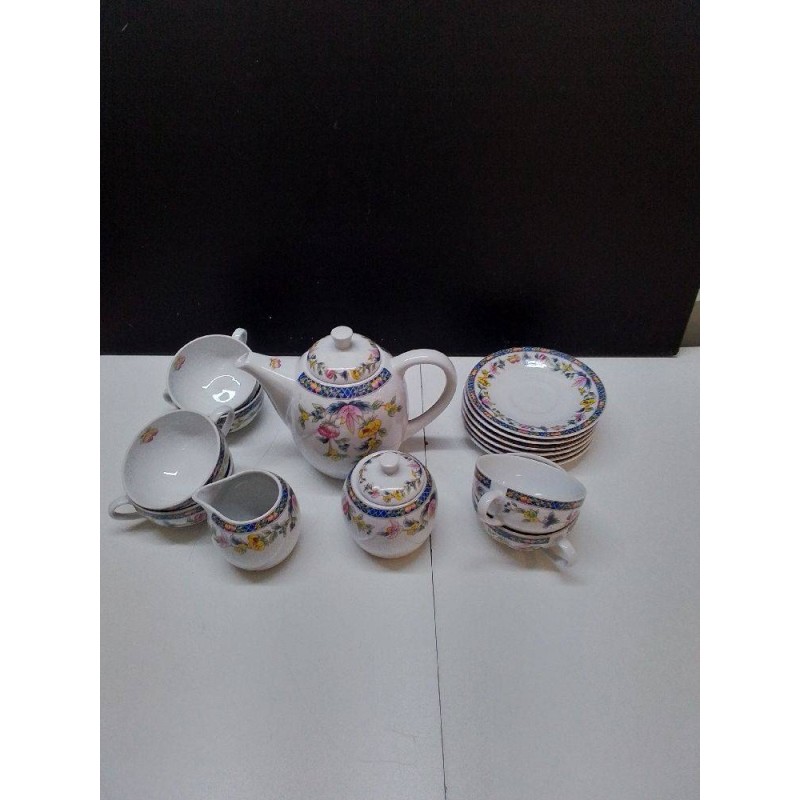SERVICE PORCELAINE MOTIF FLEURS