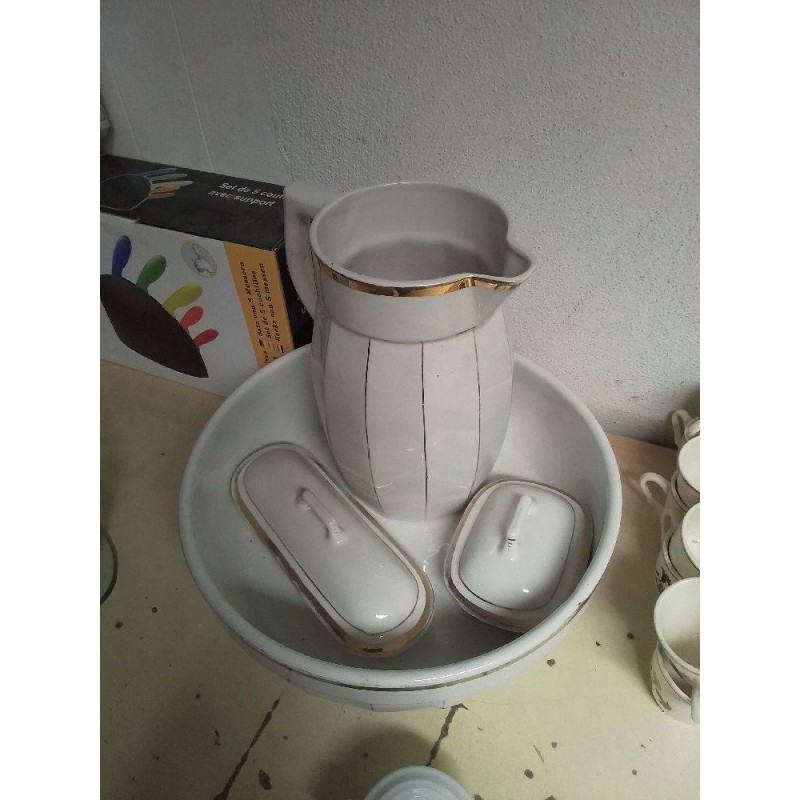 NÉCESSAIRE DE TOILETTE 