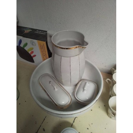 NÉCESSAIRE DE TOILETTE 