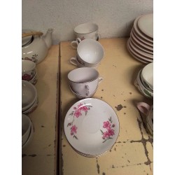 LOT DE TASSES MOTIF FLEURS 