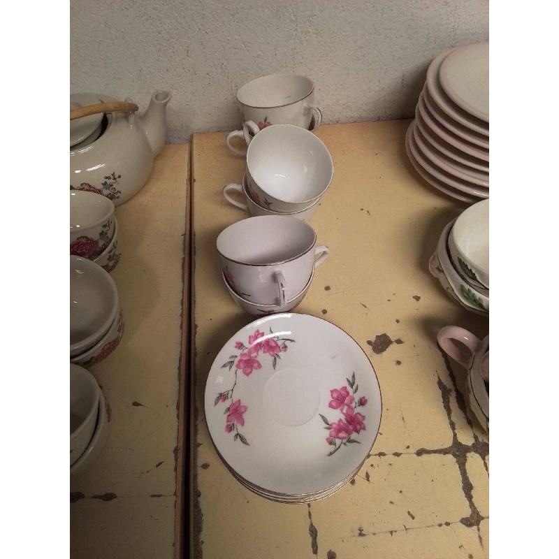 LOT DE TASSES MOTIF FLEURS 