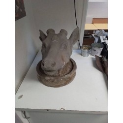 SCULPTURE EN ARGILE TETE DE GIRAFE EN L\'ÉTAT 
