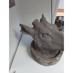 SCULPTURE EN ARGILE TETE DE GIRAFE EN L\'ÉTAT 