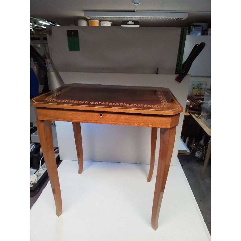 TABLE D’APPOINT MUSICALE 