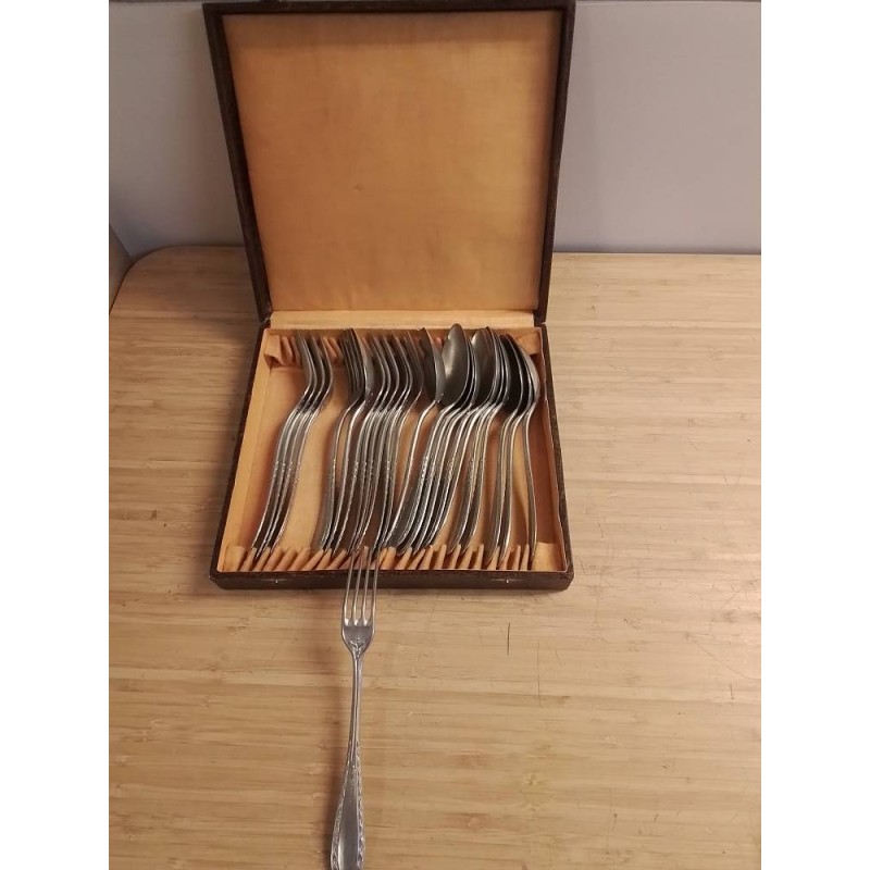 COFFRET COUVERTS ARGENTE