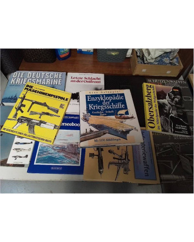 LIVRE ARMES/GUERRE LA PIECE 