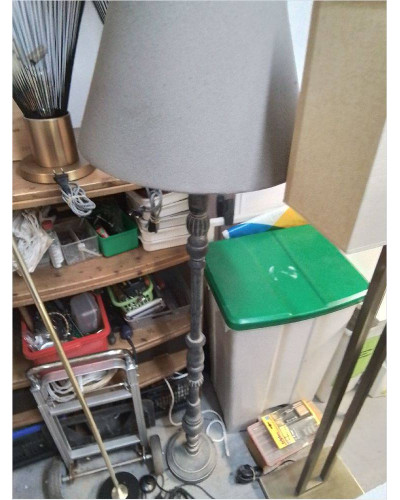 LAMPADAIRE BOIS PATINÉ GRIS 