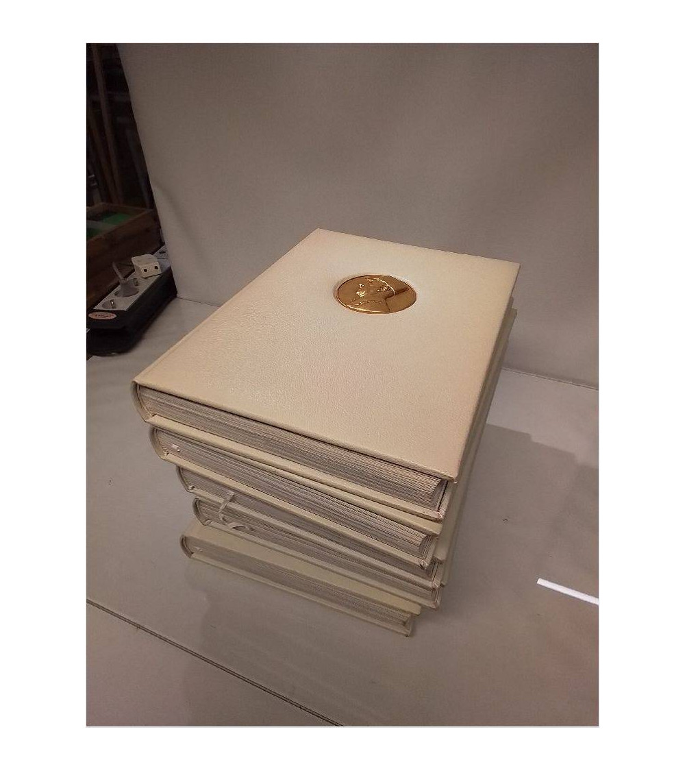 LIVRES CHARLES DE GAULLE COUVERTURE BEIGE