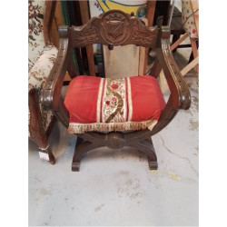 FAUTEUIL STYLE MÉDIÉVAL 