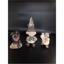 LOT FIGURINES 