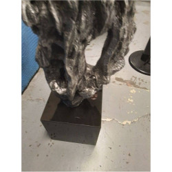 SCULPTURE CONTEMPORAINE GRISE SOCLE MARBRE EN L’ETAT 