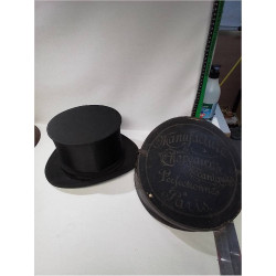 CHAPEAU CLAQUE