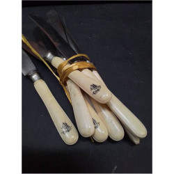 LOT COUTEAUX CORNE MONOGRAMME 