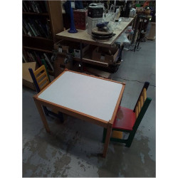 TABLE ENFANT ET CHAISES 