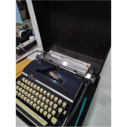 MACHINE A ÉCRIRE TRIUMPH 