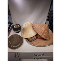 CHAPEAU/COIFFE 