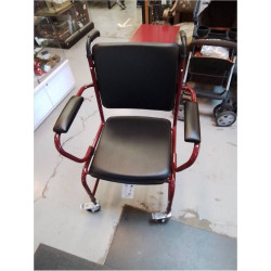 CHAISE PERCÉE AVEC ROULETTE