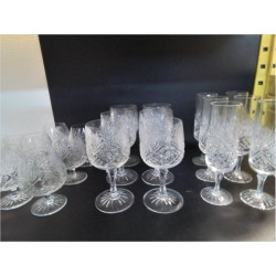 LOT DE VERRES CRISTAL ANCIEN 