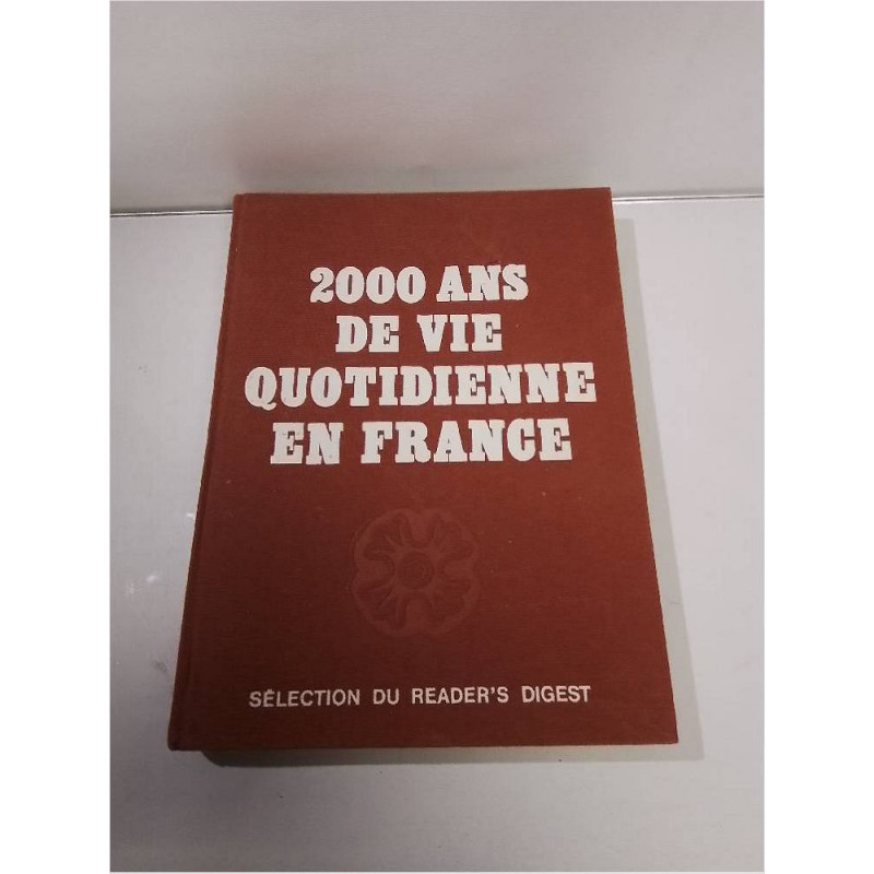 LIVRE 2000 ANS DE VIE QUOTIDIENNE EN FRANCE