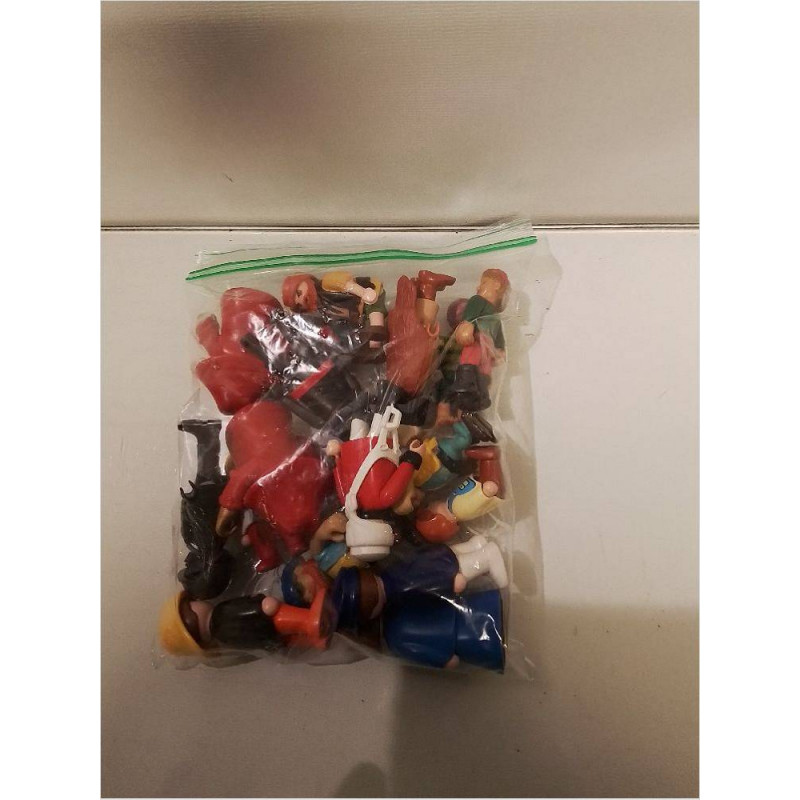 LOT DE FIGURINES PLAYMOBIL