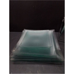 LOT D\'ASSIETTES EN VERRE 