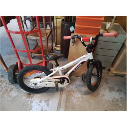 VELO ENFANT SPECIALIZED...