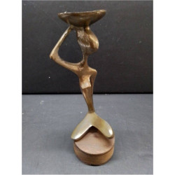 STATUETTE FEMME AU PLATEAU 