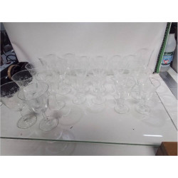 LOT DE VERRES A PIED CISELÉS 
