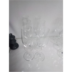 LOT DE 6 FLÛTES A CHAMPAGNE...