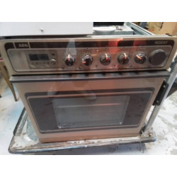 FOUR ENCASTRABLE AEG 