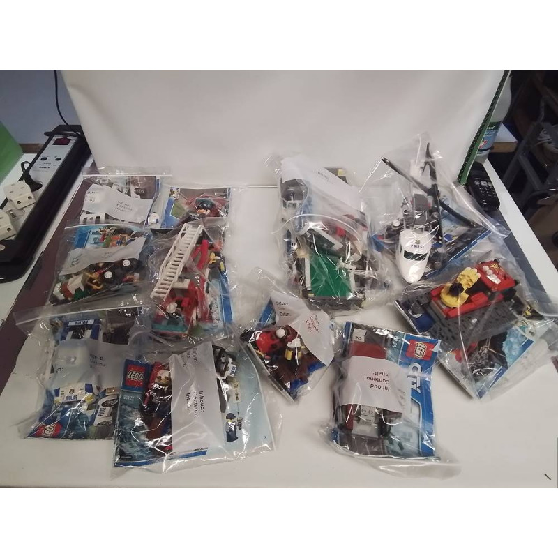 LOT DE LEGOS AVEC LIVRETS
