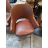 FAUTEUIL BRUN CLOUTÉ RETRO