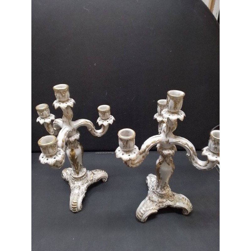 PAIRE DE CHANDELIERS CÉRAMIQUE ALLEMANDE EN L\'ÉTAT 