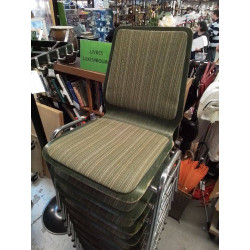 CHAISE EMPILABLE VERTE