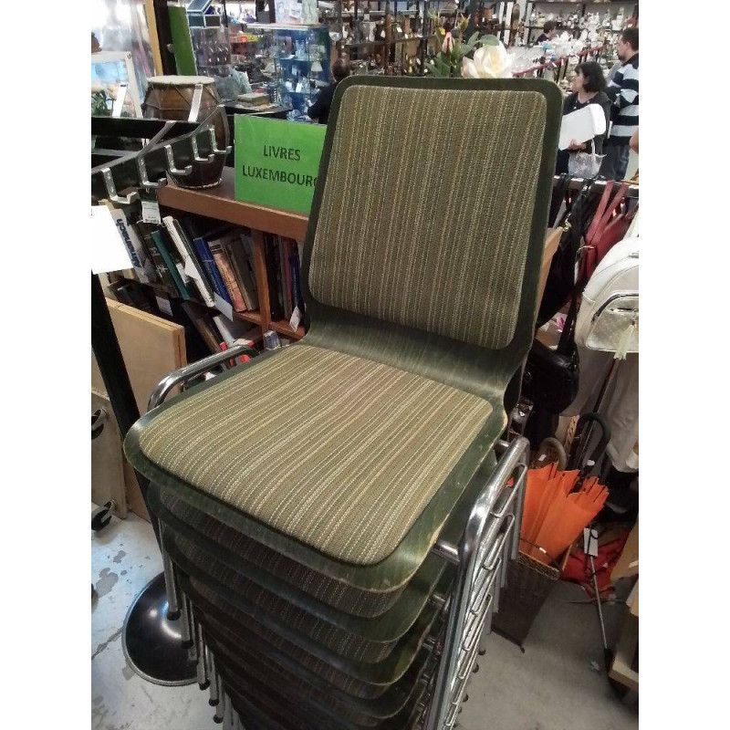CHAISE EMPILABLE VERTE