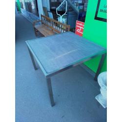 TABLE CARRE METAL ET GRANITE 