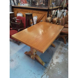 TABLE A MANGER CHENE CLAIR 