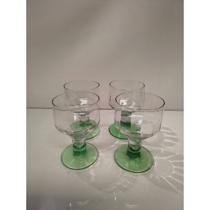 LOT DE VERRES A PIED 